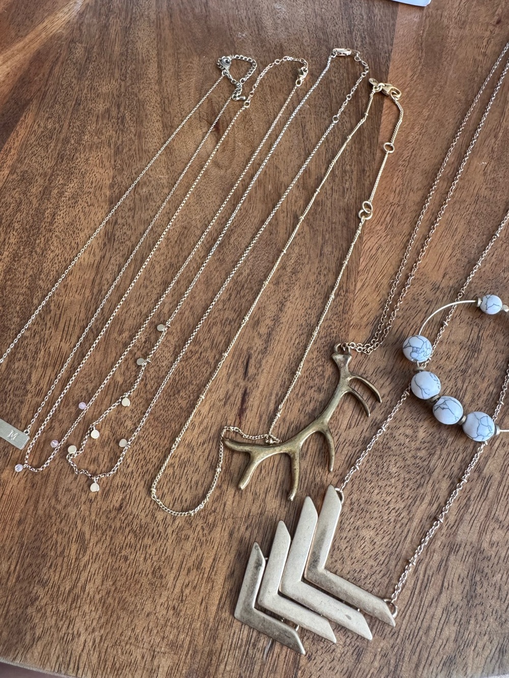Lot of gold tone necklaces